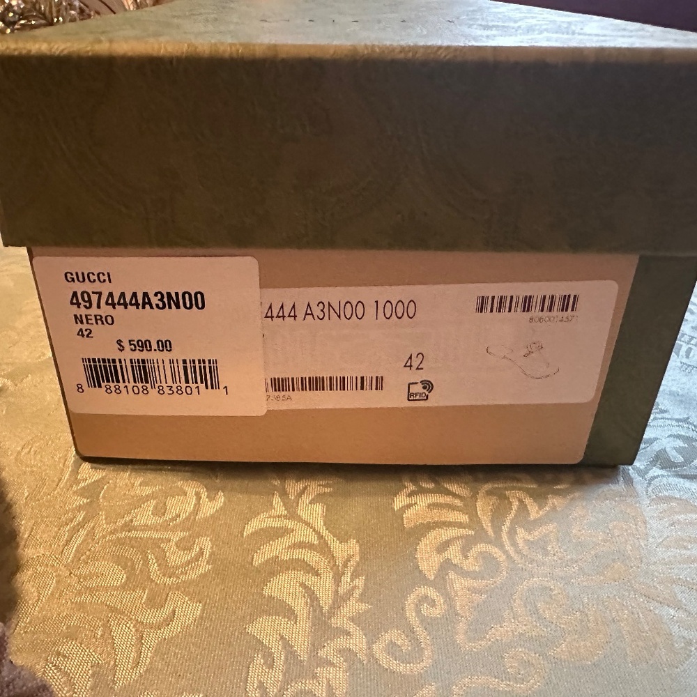 Calfskin GG Marmont Thong Sandals - Picture 4 of 6